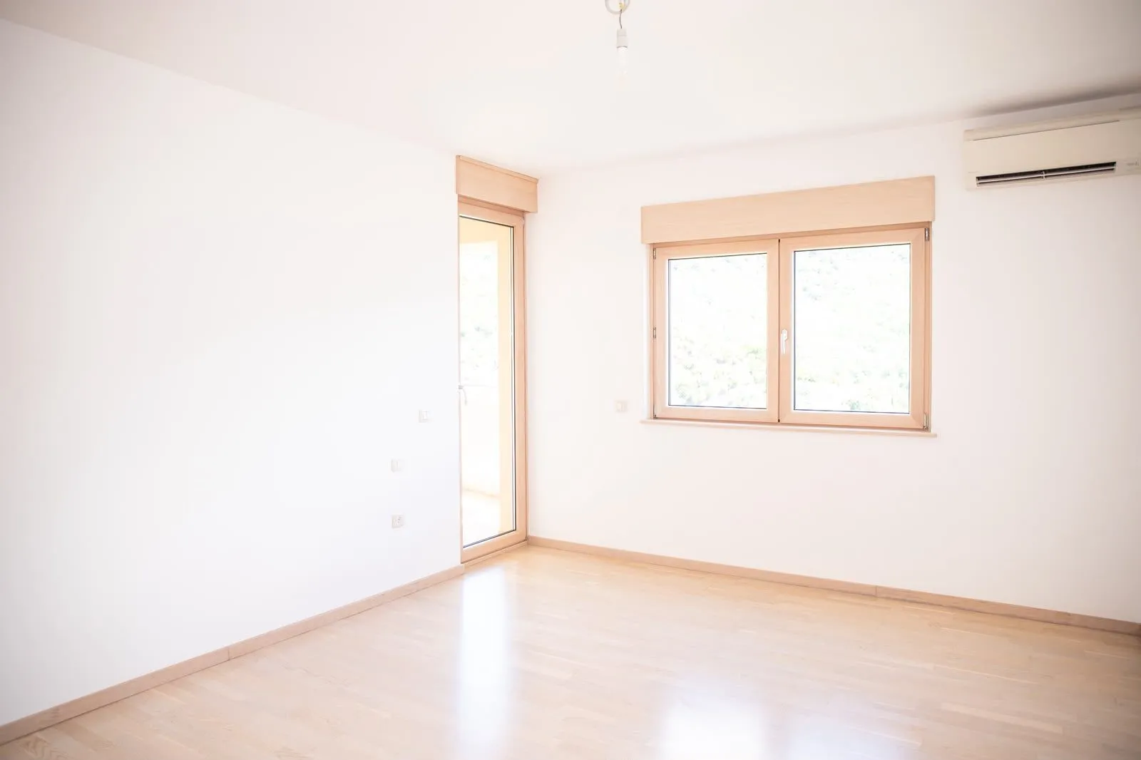 Bečići'nde Havuzlu, Deniz Manzaralı 2+1 Daire — 2