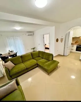 Budva Merkezde Uzun Dönem Kiralık Geniş 3+1 Daire