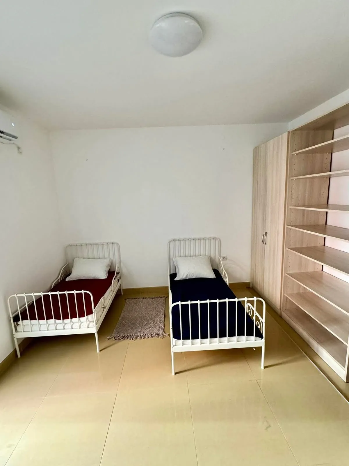 Budva Merkezde Uzun Dönem Kiralık Geniş 3+1 Daire — 2